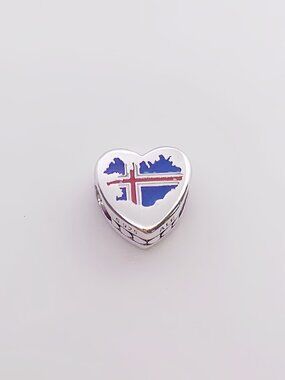 Pandora ICELAND Flag Heart Exclusive Charm